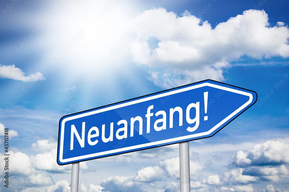 Blaues Schild mit Neuanfang und Sonne Blaues Schild mit Neuanfang und Sonne