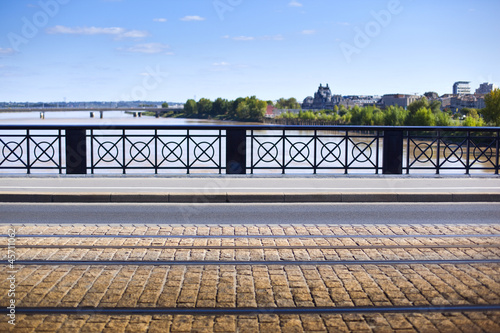 Pont, Bordeaux, vide, rails, tramway, urbain, architecture #45711062