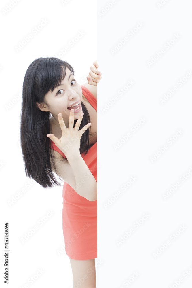 看板を持った女性 看板を持った女性