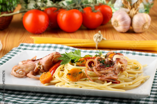 Pasta with octopus, tomatoes and carrots
