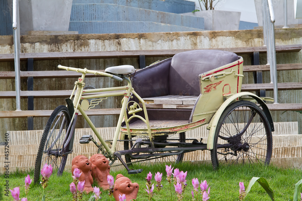 Fototapeta premium Tricycle bicycle antique in thailand