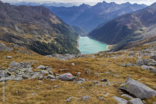 Der Neves Stausee in den norditalienischen Alpen