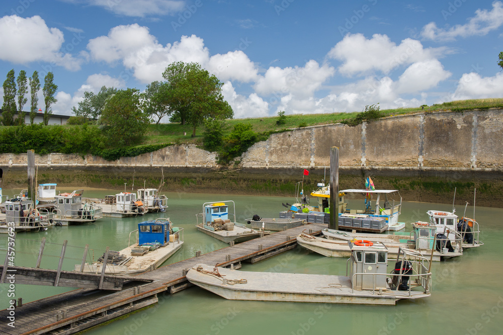 Fototapeta premium Oyster boats in French Oleron