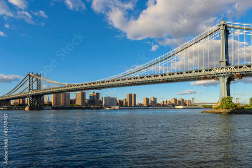 Manhattan Bridge in New York City © jgorzynik