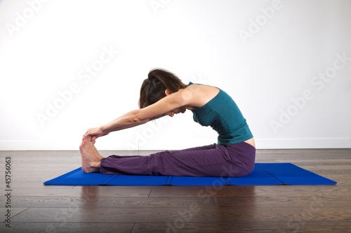 Foto woman stretching