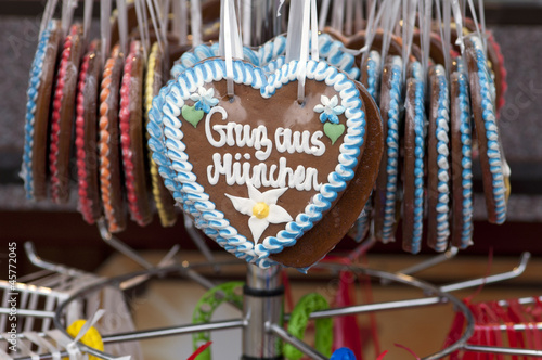 Gingerbread hearts on the market of oktoberfest