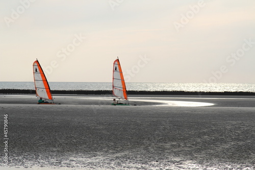 deux chars à voile