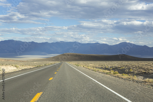 Nevada highway 50 © piccaya
