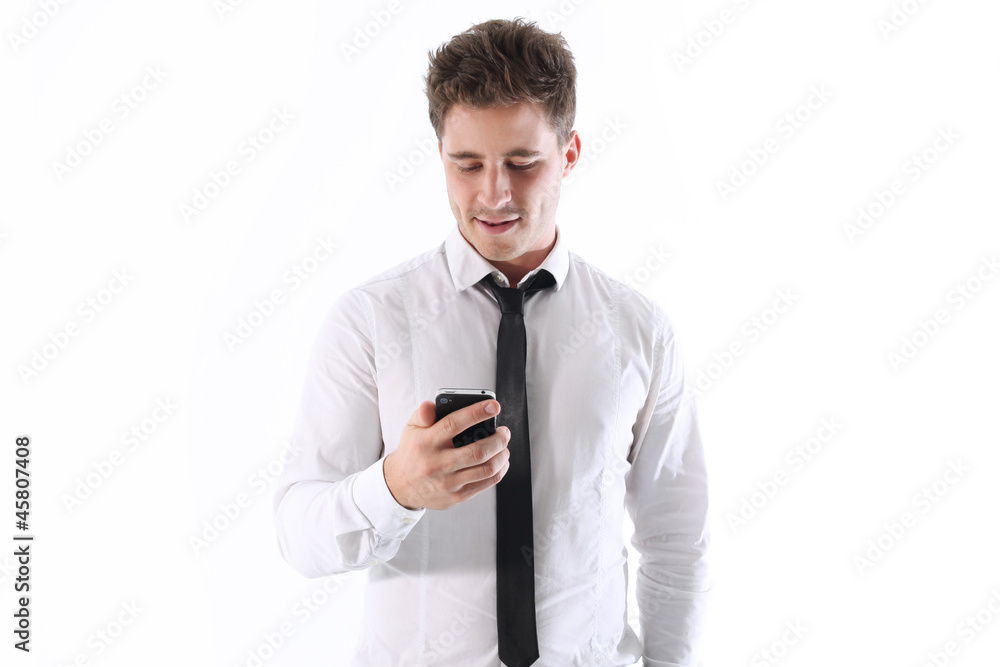 Homme d'affaire amusé par un message Homme d'affaire amusé par un message