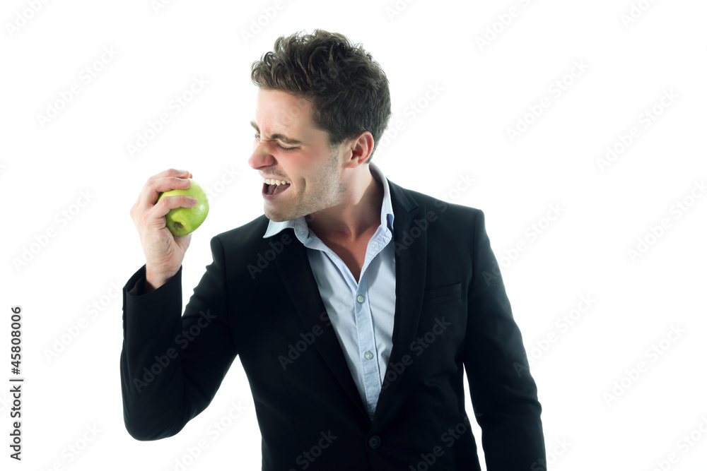 Homme en pleine santé mangeant une pomme Homme en pleine santé mangeant une pomme