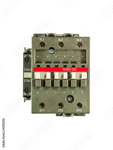 Magnetic contactor