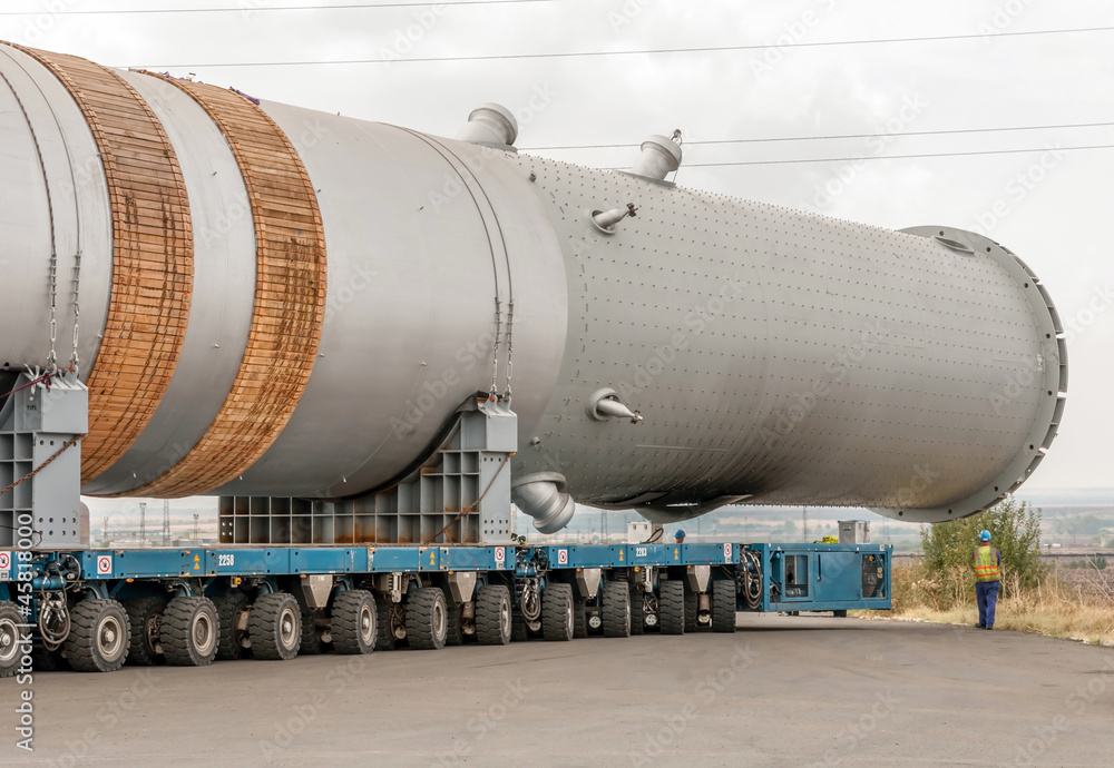 Transporting mega installation to refinery Transporting mega installation to refinery