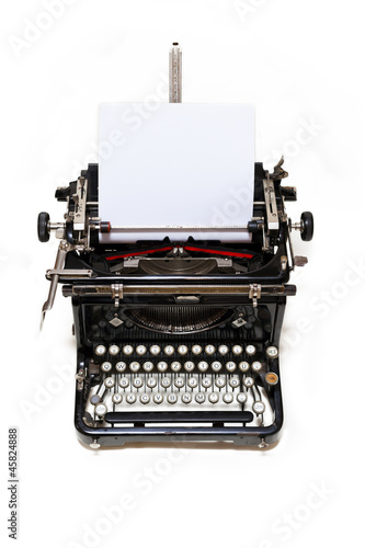Alte Schreibmaschine mit ein Blatt Papier