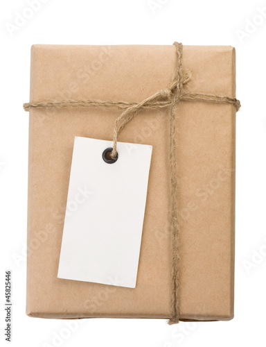 Foto parcel wrapped packaged box and label on white