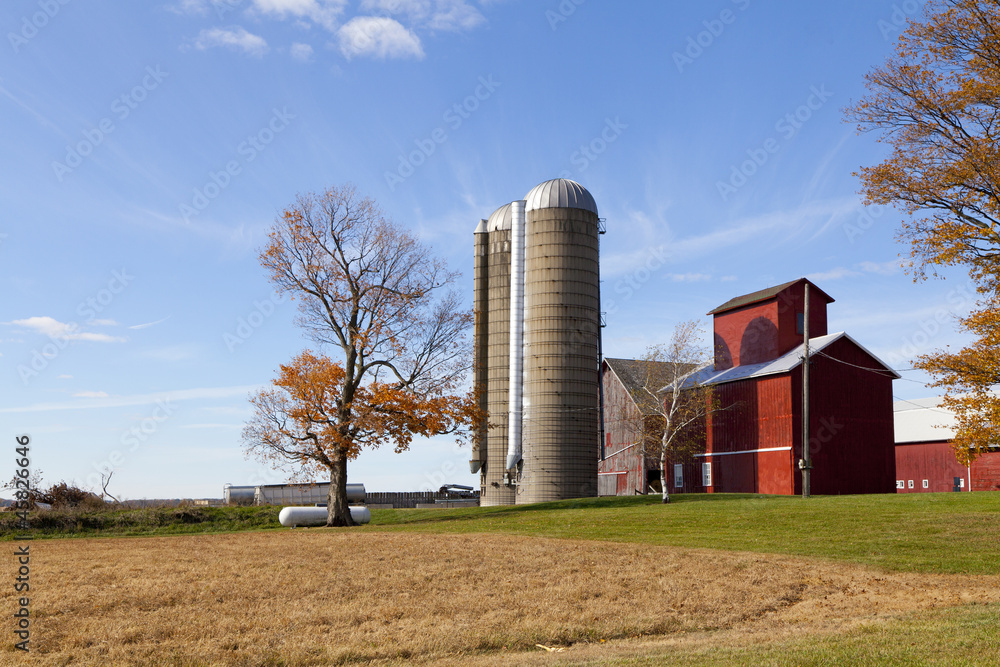 Traditional American Barn (Autumn Season) Traditional American Barn (Autumn Season)