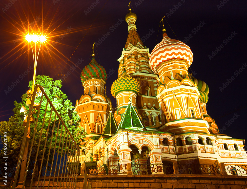 St Basils cathedral on Red Square in Moscow at night