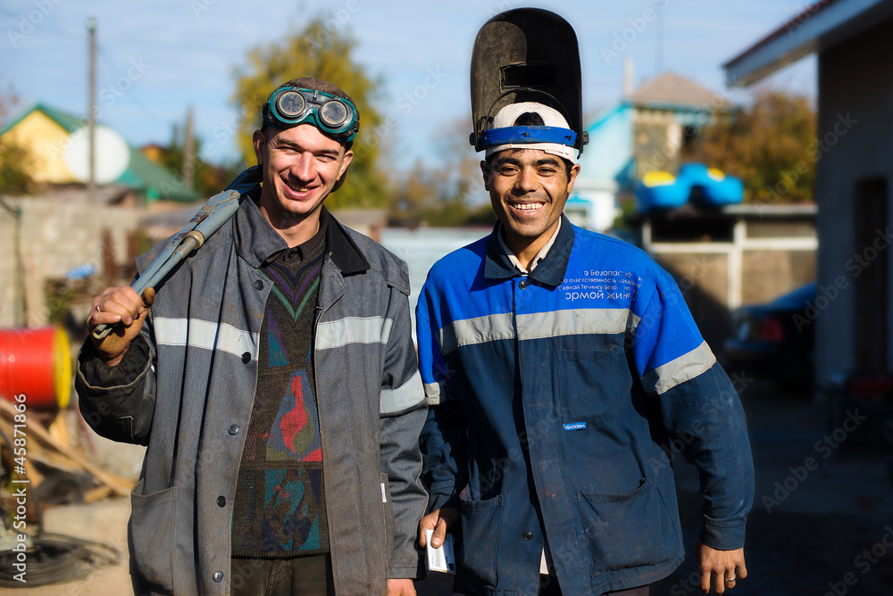 Fototapeta premium счастливые рабочие сварщик и сантехник