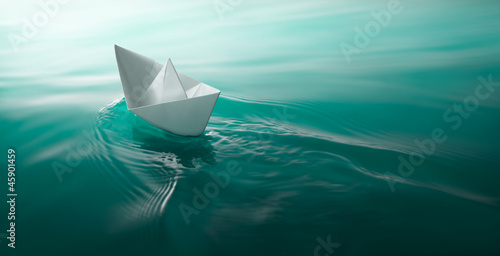 Fotografie paper boat sailing