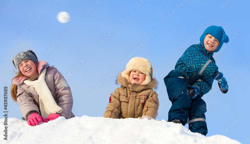 Obraz premium Happy children in winter park