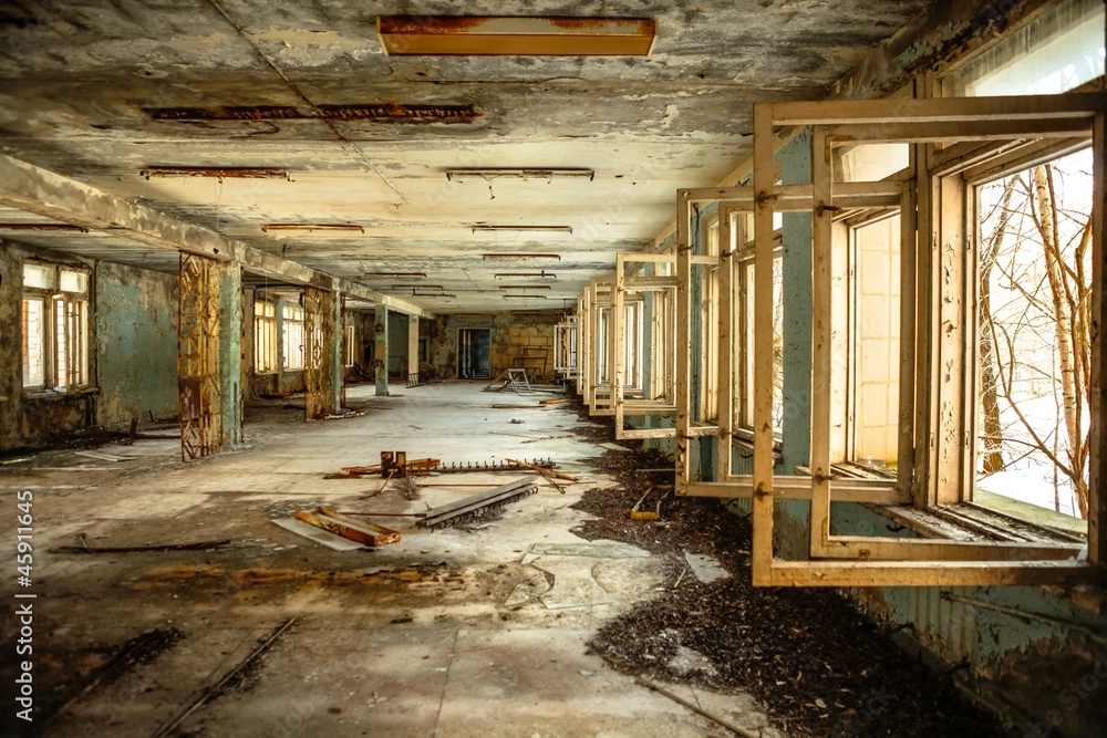 Fototapeta premium Abandoned Corridor in Chernobyl