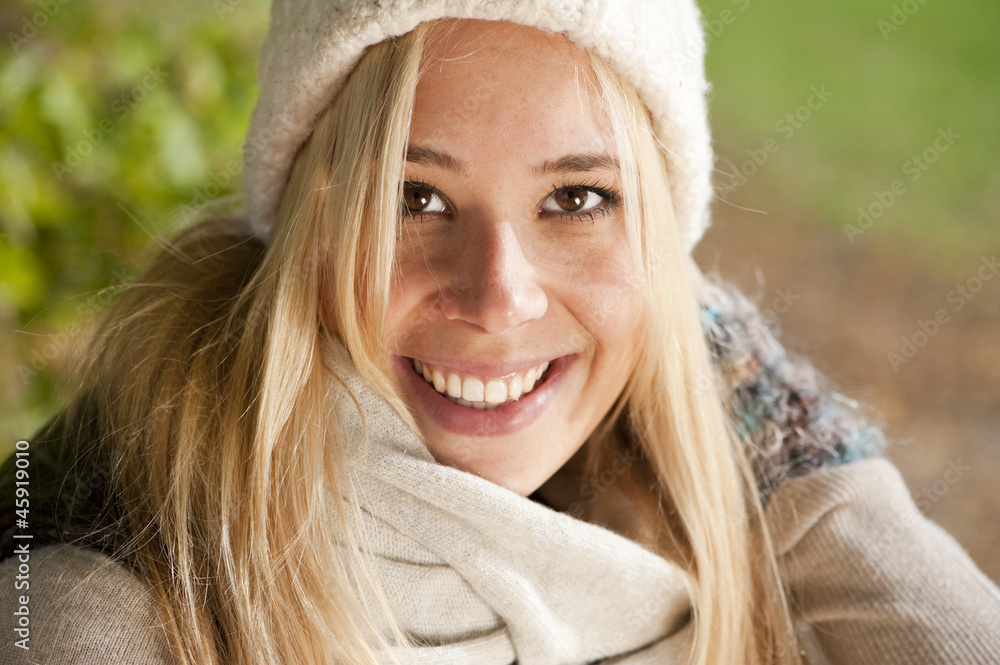 Junge Frau im Herbst Junge Frau im Herbst