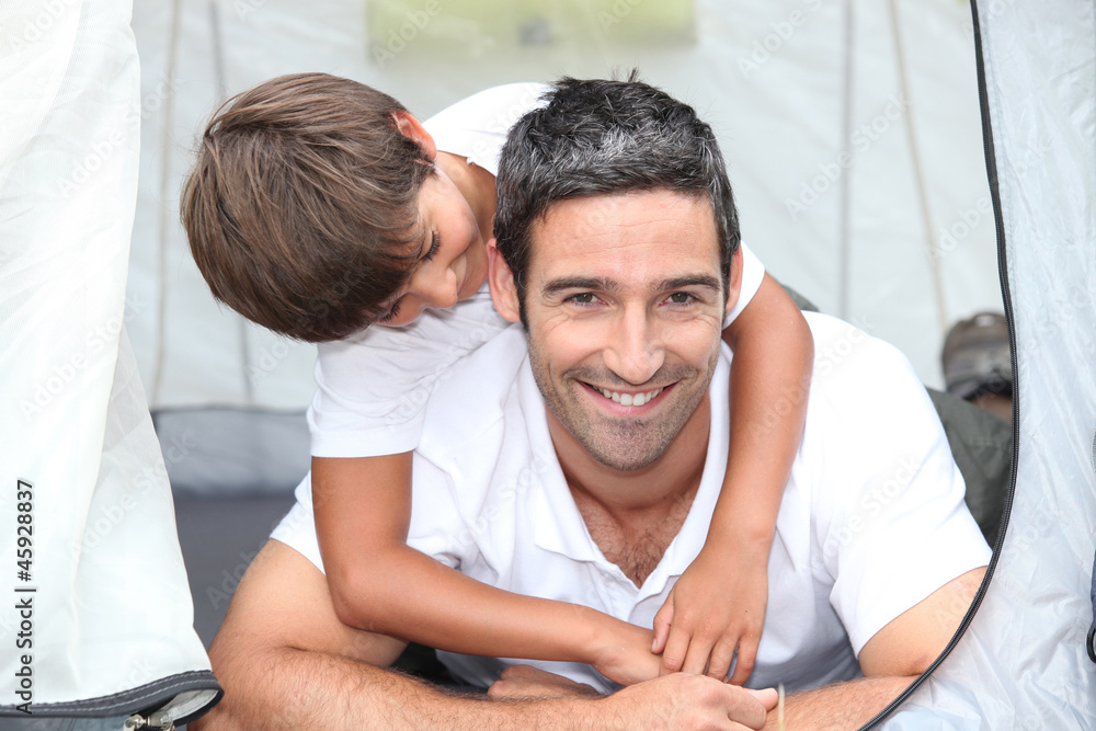 Obraz premium Father and son camping