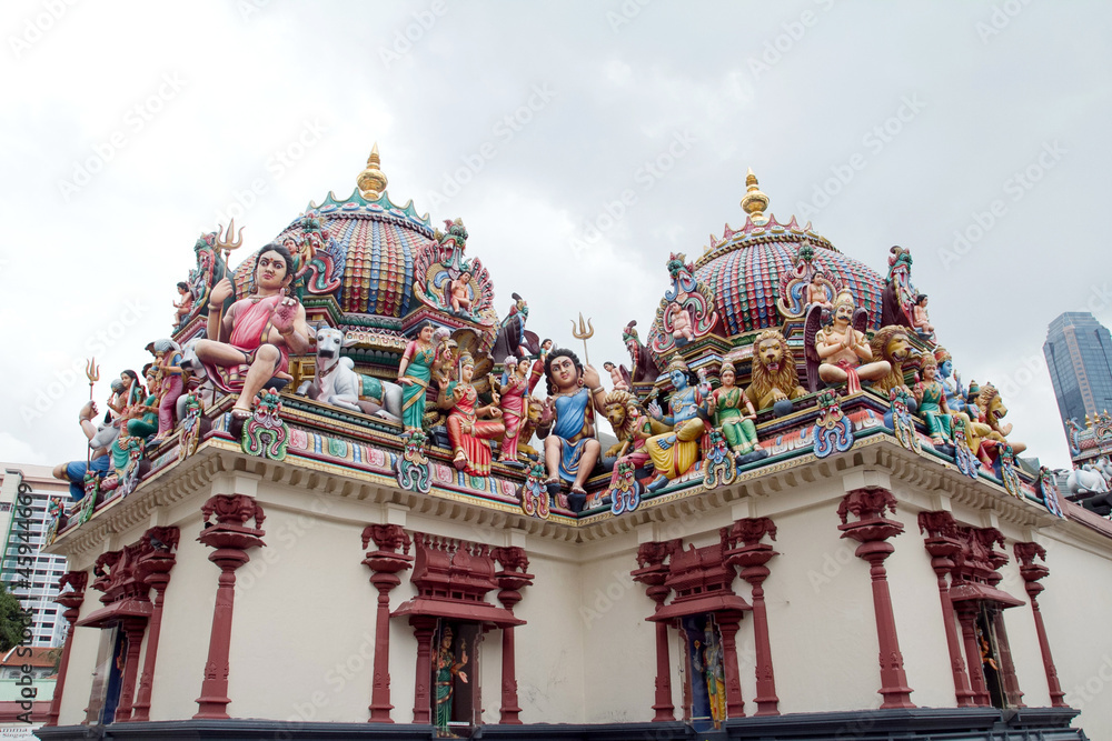Obraz premium Detail of Sri Mariamman temple in Singapore