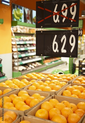 Fresh oranges in grocery discounts
