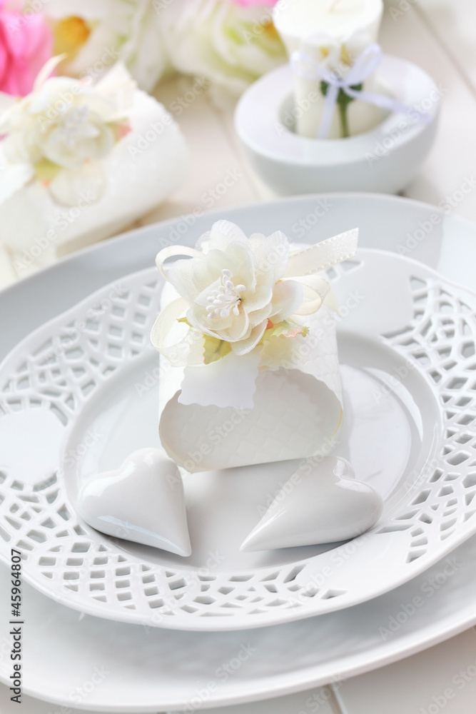 Place setting in white Place setting in white