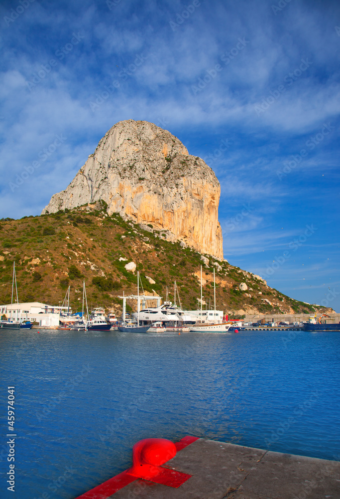 Obraz premium Calpe in alicante with Penon Ifach mountain