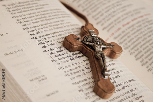 Crocifisso bibbia