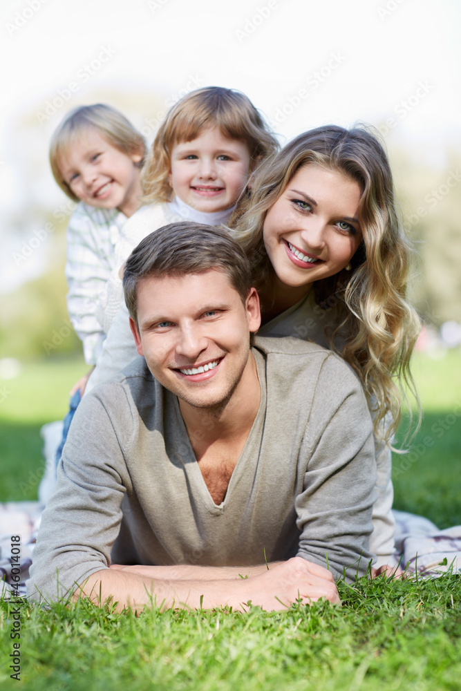 Fototapeta premium Smiling family
