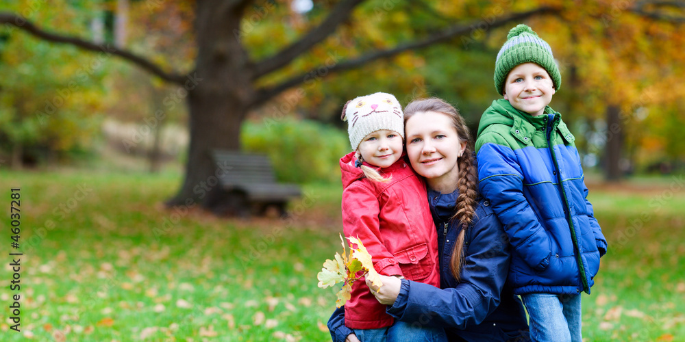 Fototapeta premium Family at autumn park