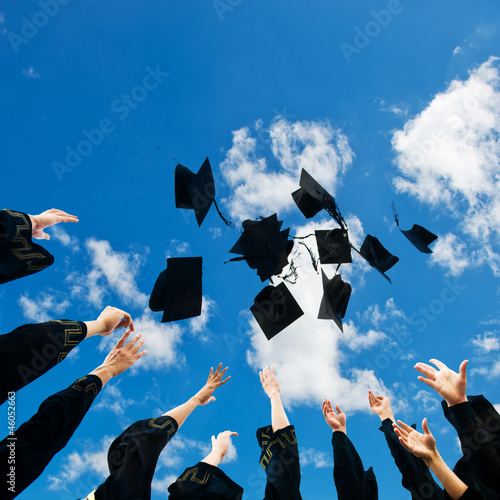 hat toss photo