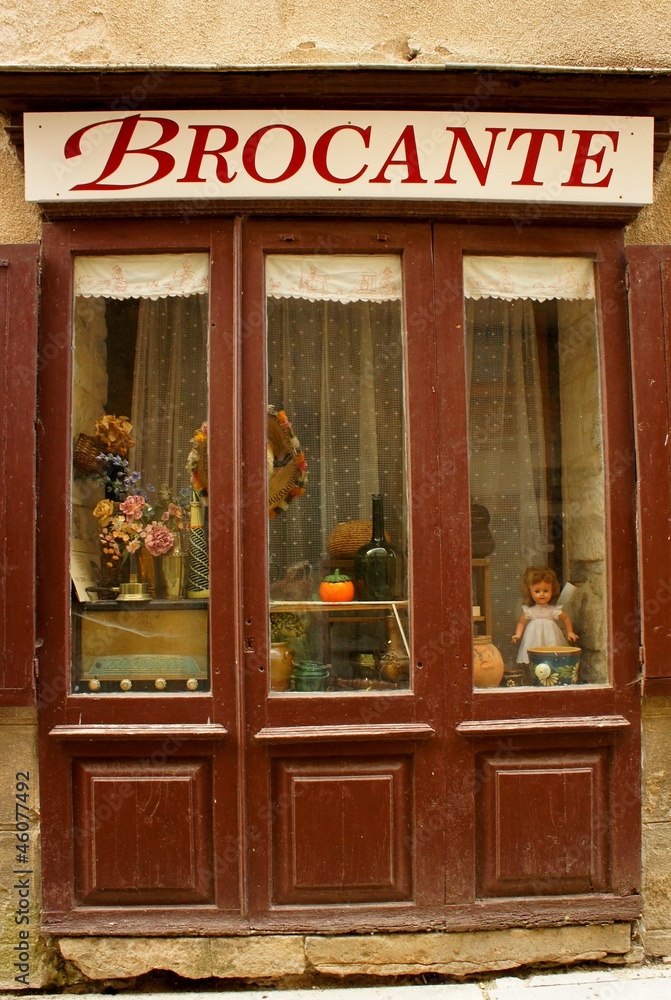 devanture de brocanteur