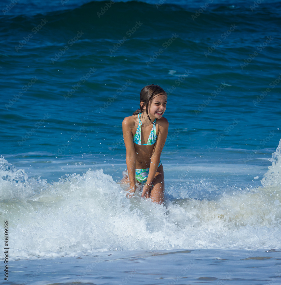 se baigner dans les vagues