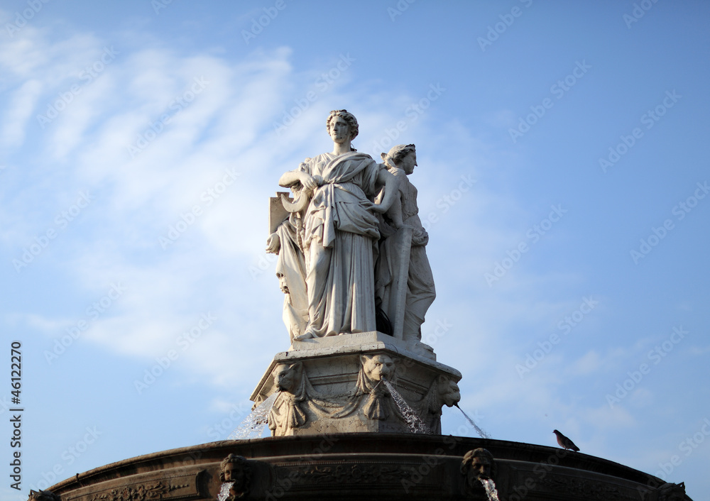 Fototapeta premium Pomnik źródła „La Rotonde” w „Aix” we Francji