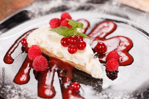 cheesecake with red currant and mint