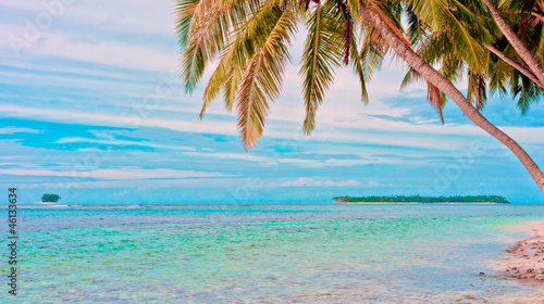 Tropical remote islands in the ocean © 12ee12