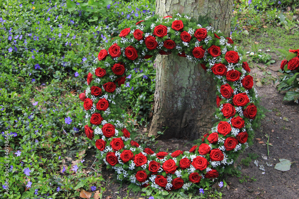 Fototapeta premium Funeral wreath near a tree