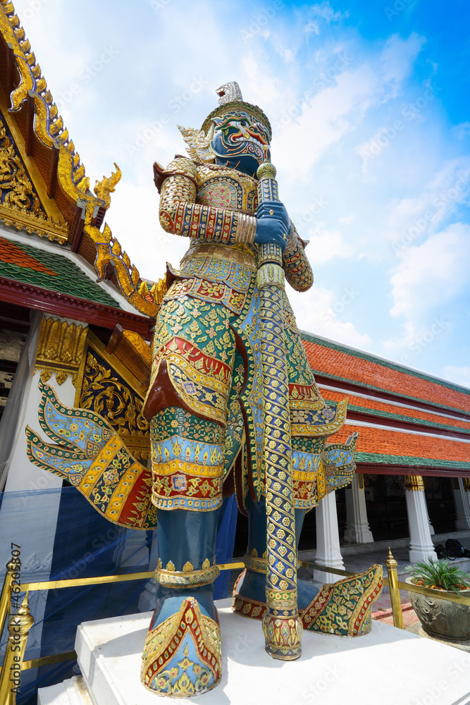 Fototapeta premium Beautiful guardian giant at wat prakeaw