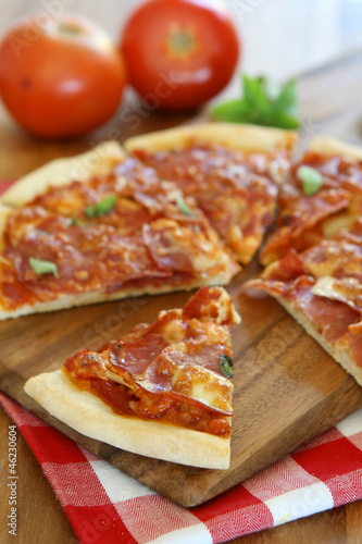 Salami Pizza