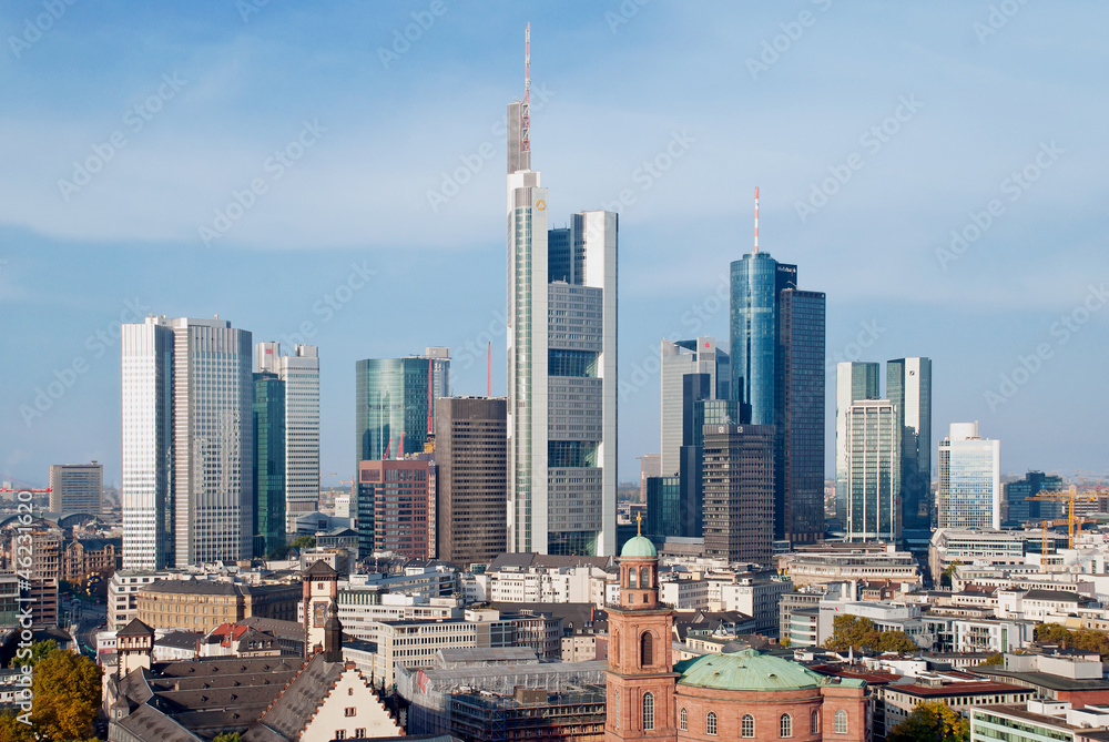 Frankfurter Skyline mit Paulskirche und Römer