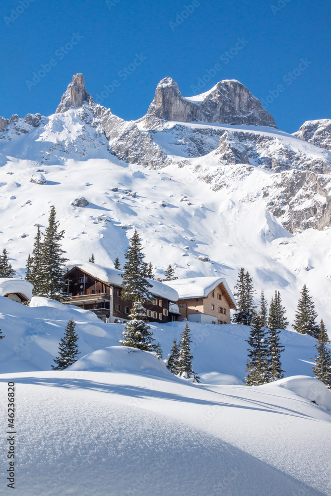 Fototapeta premium Winterurlaub in den Alpen