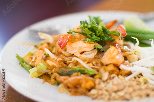 Stir fry rice noodles and shrimp