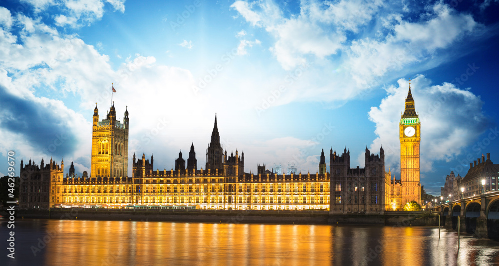 Big Ben and House of Parliament at River Thames International La