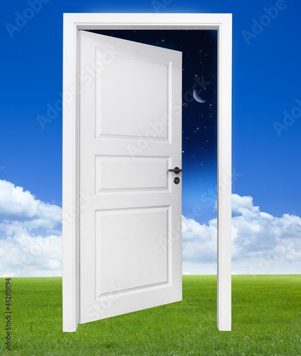 Tür zwischen Tag und Nacht