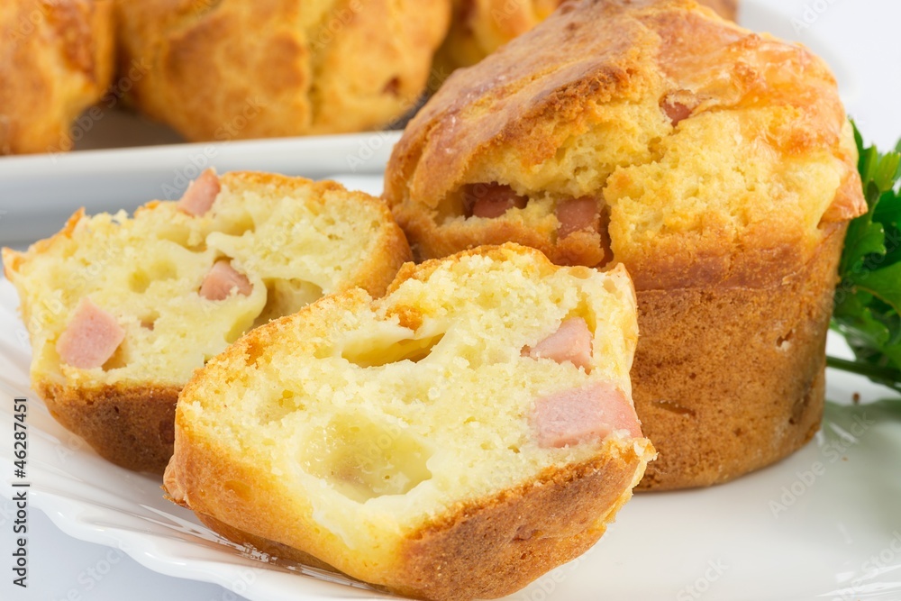 muffin con prosciutto e mozzarella muffin con prosciutto e mozzarella