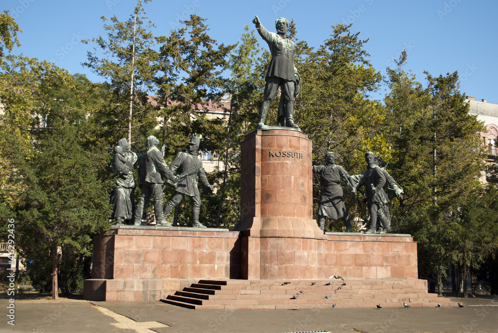 Fototapeta premium Monument to Lajos Kossuth in Budapest (Hungary)