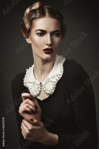 Slika na platnu close-up portrait of old-fashioned woman